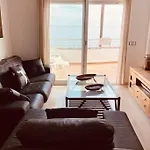 En Primera Linea De Playa Con Piscina Y Garaje Gratuito Daire *