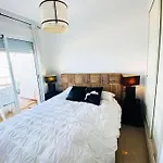 En Primera Linea De Playa Con Piscina Y Garaje Gratuito