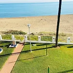 En Primera Linea De Playa Con Piscina Y Garaje Gratuito Denia
