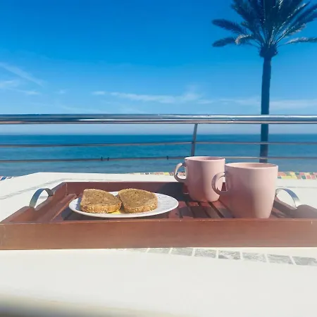 En Primera Linea De Playa Con Piscina Y Garaje Gratuito Apartment