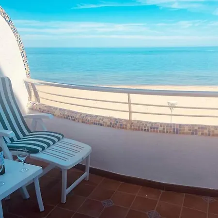 En Primera Linea De Playa Con Piscina Y Garaje Gratuito * Denia