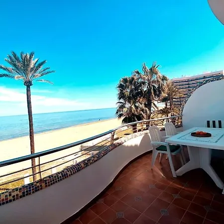 En Primera Linea De Playa Con Piscina Y Garaje Gratuito Apartment