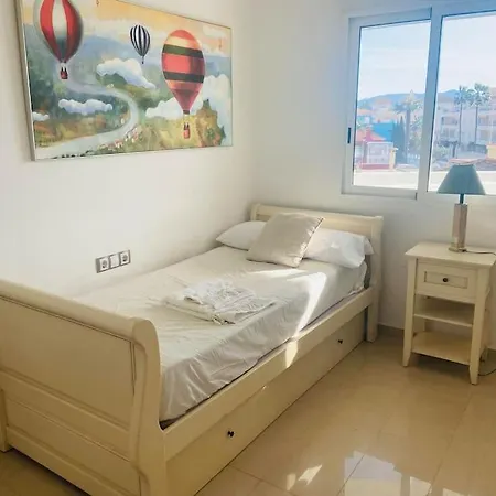 Apartment En Primera Linea De Playa Con Piscina Y Garaje Gratuito