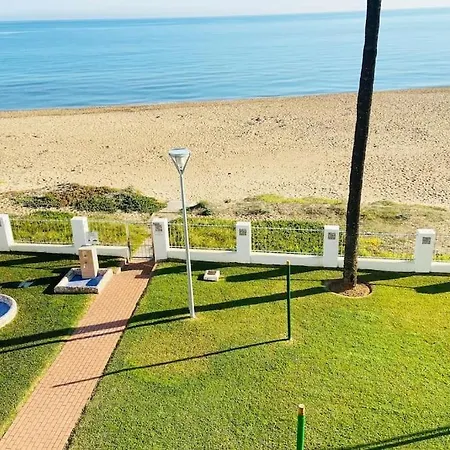 En Primera Linea De Playa Con Piscina Y Garaje Gratuito Denia