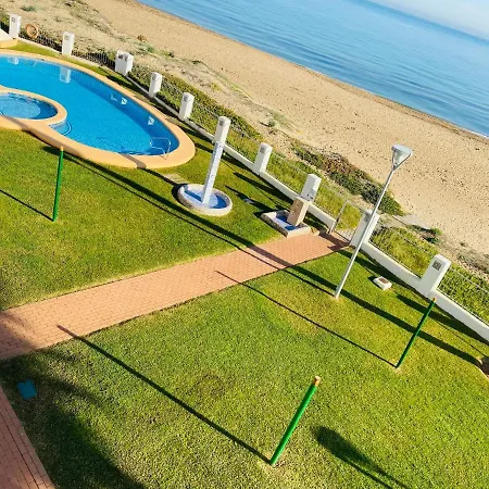 En Primera Linea De Playa Con Piscina Y Garaje Gratuito Apartment